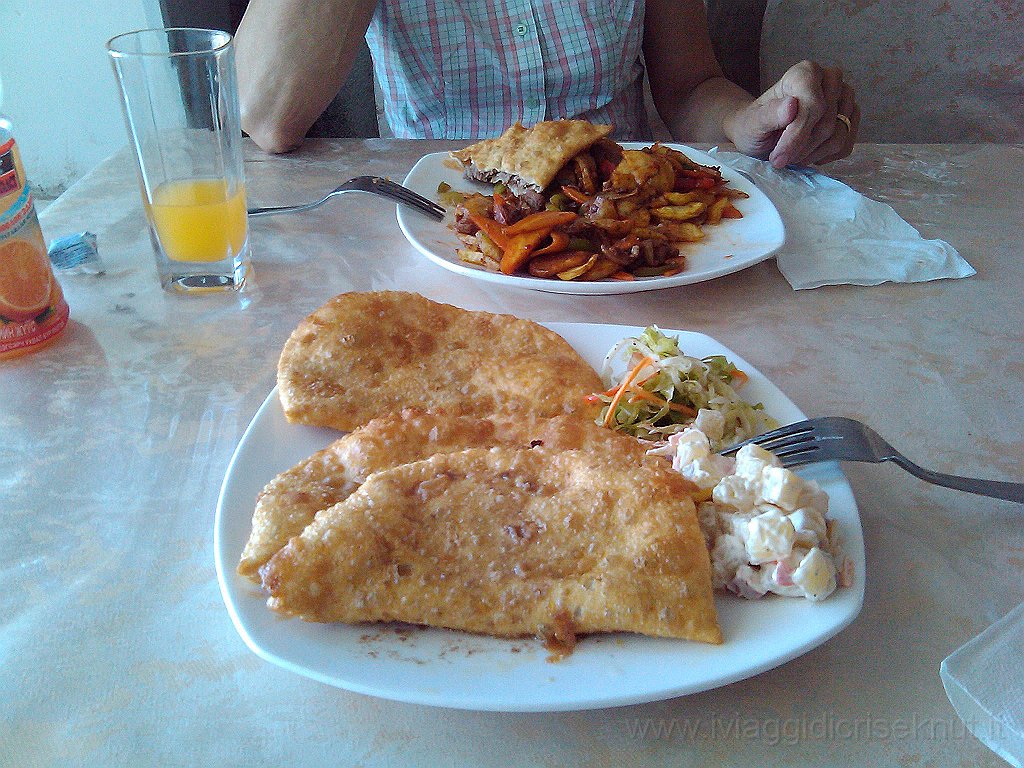 2012-08-06 13.09.33.jpg - Khuurag, letteralmente significa "cibo fritto"